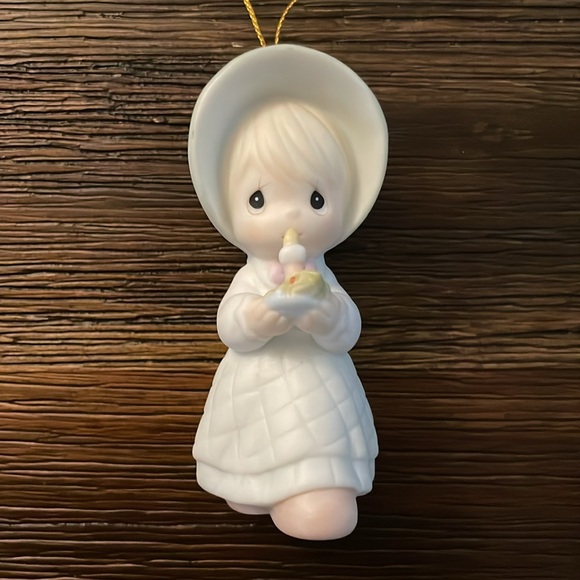 Precious Moments Share in the Warmth of Christmas Porcelain Ornament 1993 - Picture 3 of 14